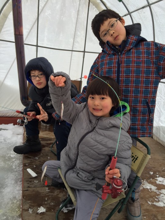 阿寒湖でワカサギ釣り